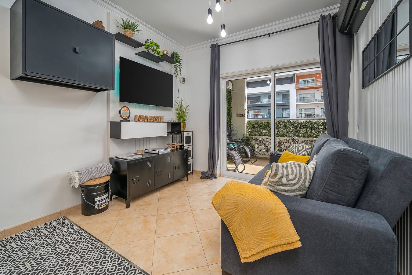 Appartamento intero, Appartamento 'Casa Shanti' con Piscina Condivisa, Wi-Fi e Aria Condizionata in Praia da Rocha, Portimao