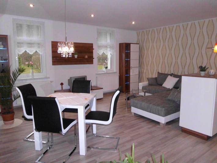 Ferienwohnung für 2 Personen, mit Terrasse und Garten sowie Ausblick