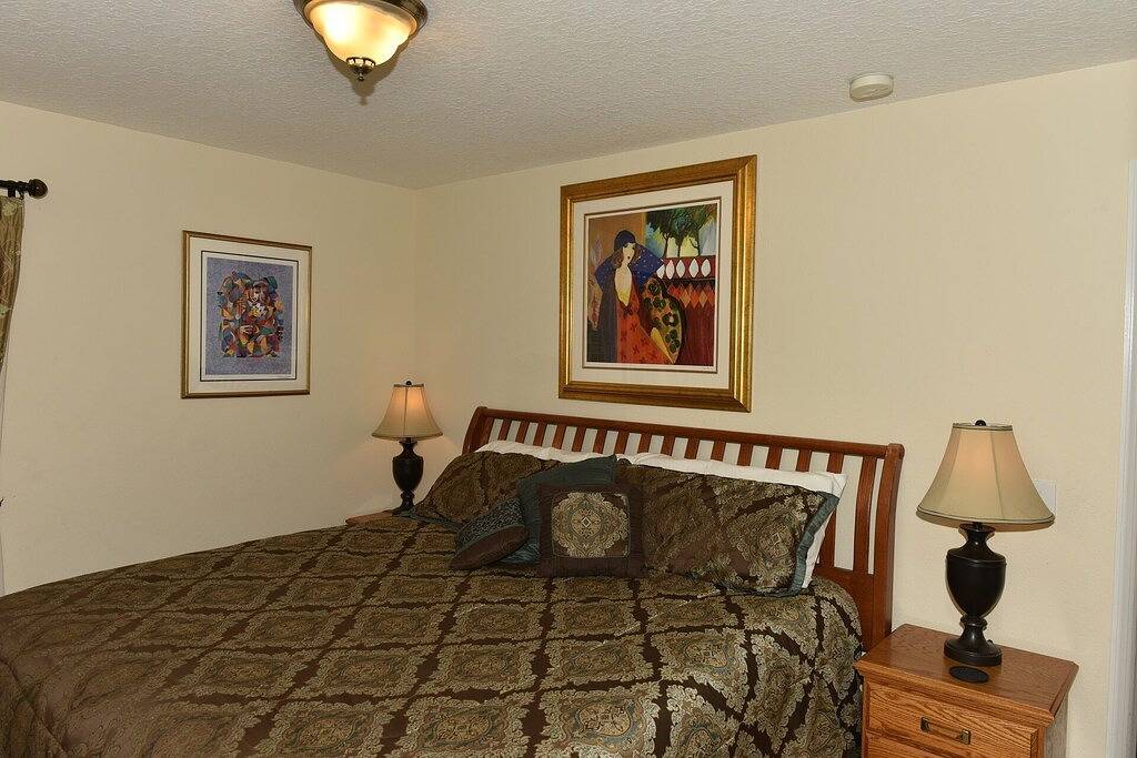 Villa am Wasser in Emerald Island, 3 Mi von Disney, 4Bdrm / 3Ba, Themen-Rm, Pool in Four Corners, Osceola County