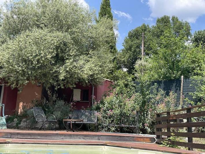 Location de vacances pour 6 personnes, avec piscine ainsi que vue et jardin à Le Val