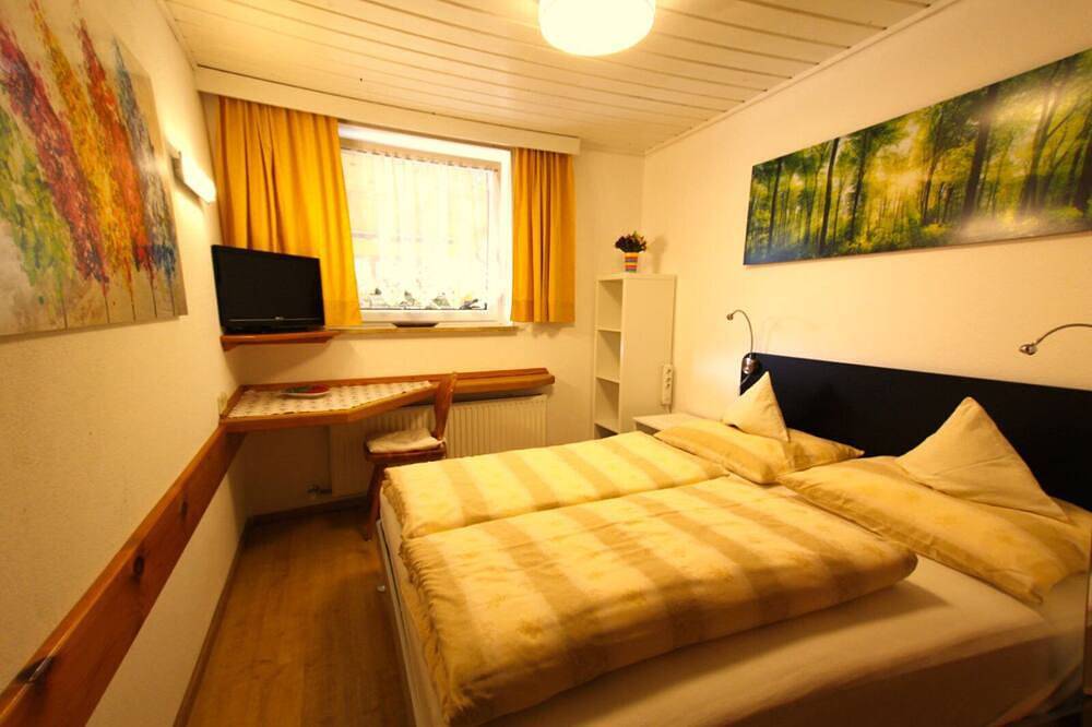 Ganze Wohnung, Panorama-Ausblick, familiär, 2 Schlafzimmer, eigener sonniger Garten mit Laube in Seefeld in Tirol, Innsbruck Land