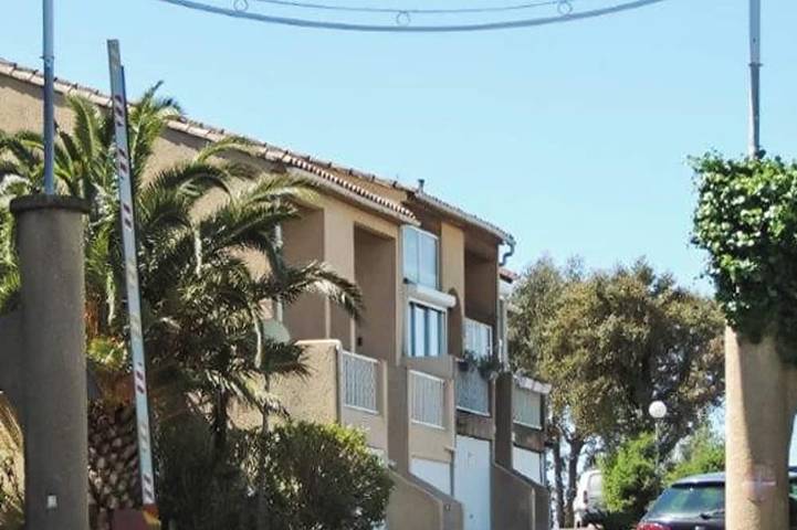 Ferienhaus für 4 Personen, mit Terrasse und Garten sowie Pool