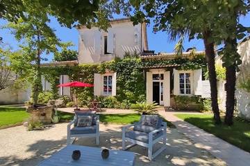 Location de vacances pour 8 personnes, avec terrasse et jardin à Sallebœuf