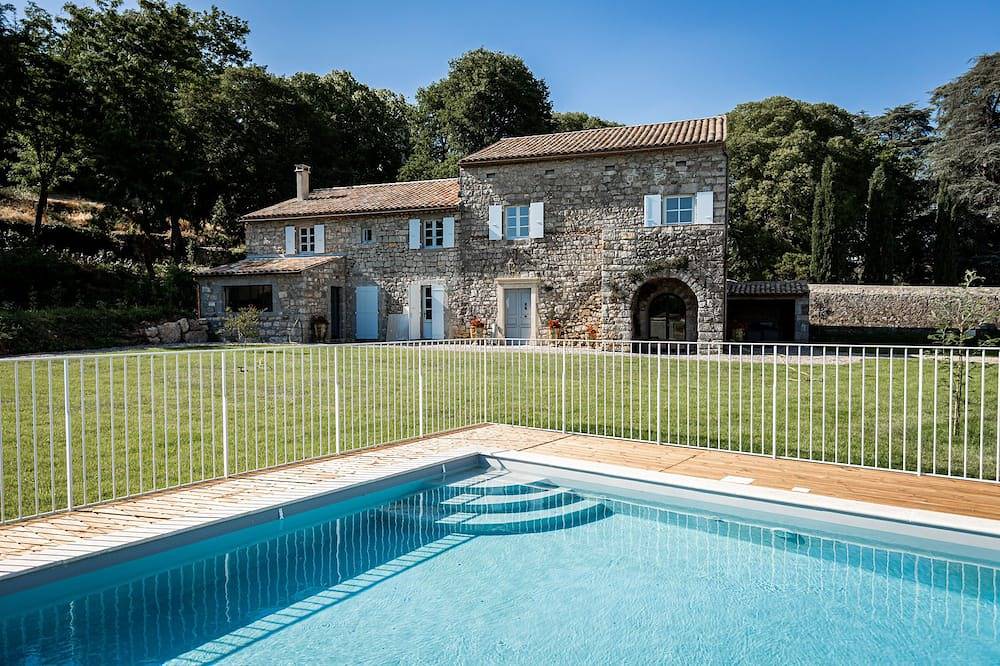 Maison De Vacances pour 10 Personnes dans Saint-Alban-Auriolles, Ardèche