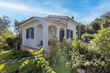 Location de vacances pour 5 personnes, avec jardin à Sassari