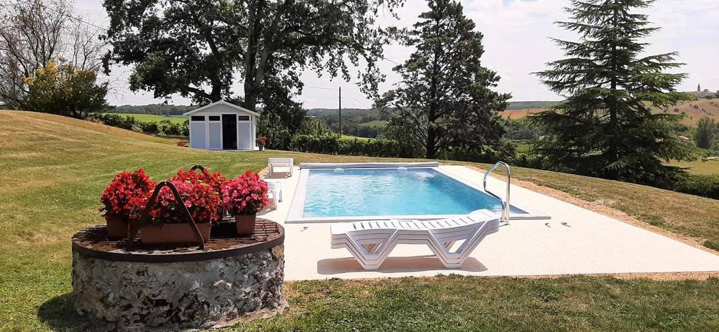Location de vacances pour 11 personnes, avec piscine ainsi que jardin et vue à Lagraulet-du-Gers