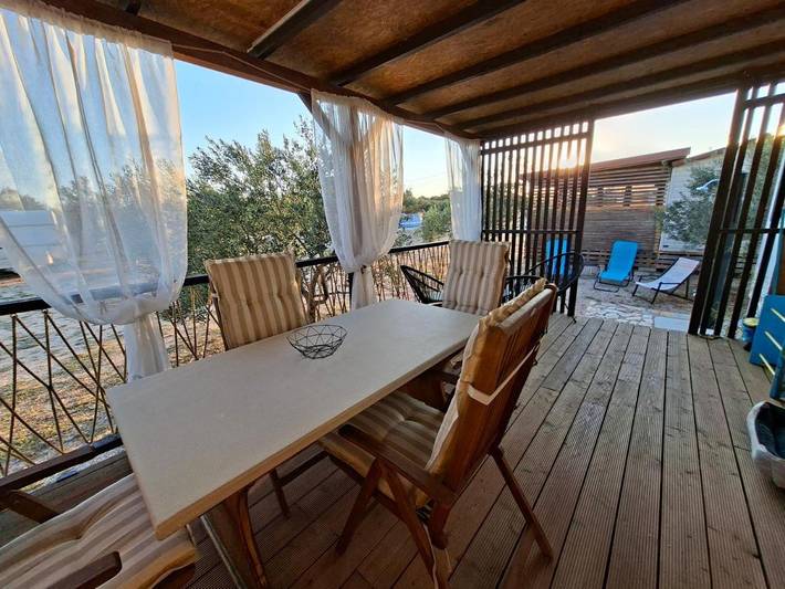 Camping für 6 Personen, mit Balkon und Terrasse sowie Garten und Pool in Pirovac