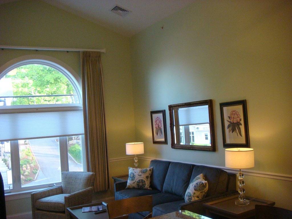 Ganze Wohnung, Neue Luxus-Zimmer-Eigentumswohnung mit In Der Stadt Lage & halbe Meile von Beach in Kennebunk, York County