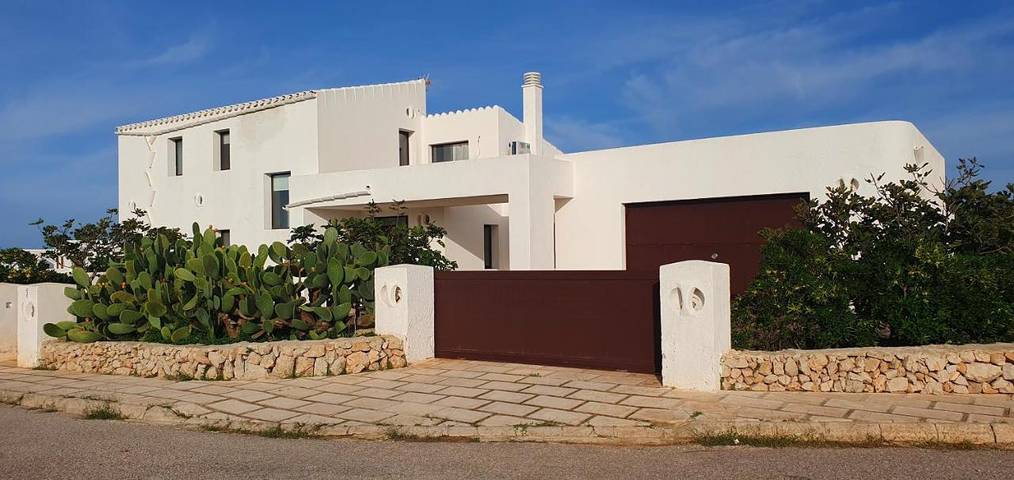 Location de vacances pour 14 personnes, avec jardin et piscine à Cala Morell - 2