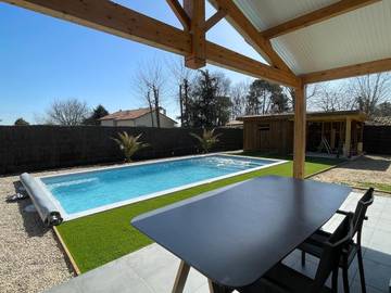 Location de vacances pour 8 personnes, avec jardin et piscine à Casteljaloux