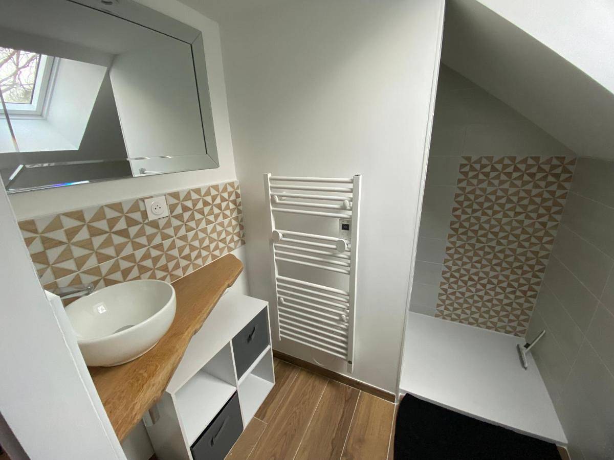 L auvetia studio 150 circuit 24h in Arnage, Sarthe