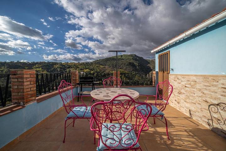 Maison de vacances pour 6 personnes, avec piscine ainsi que vue et terrasse, animaux acceptés