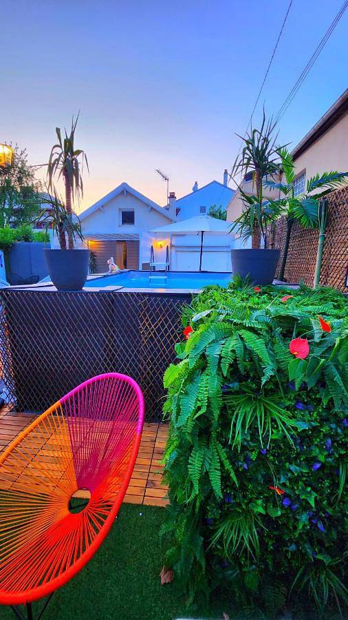 Location de vacances pour 12 personnes, avec piscine ainsi que jacuzzi et jardin à Gagny - 2