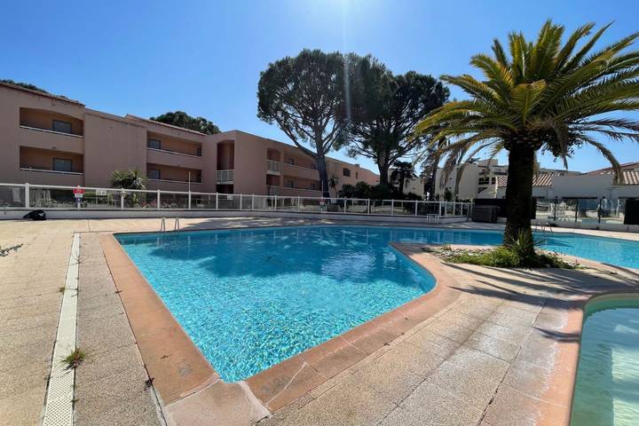 Appartement de vacances pour 4 personnes, avec Balcon et Terrasse ainsi que Jardin et Piscine