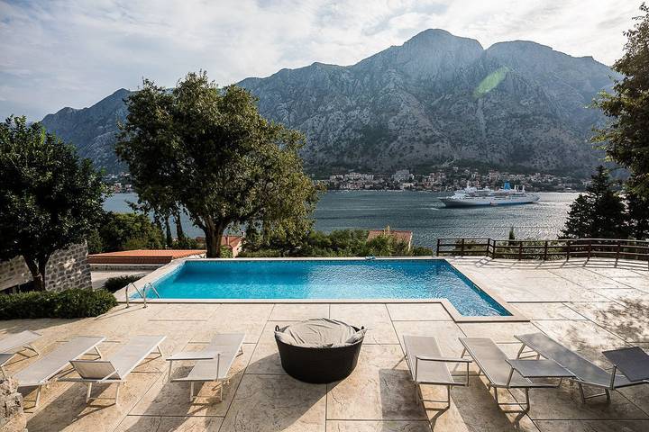 Villa für 8 Personen, mit Terrasse und Garten sowie Pool