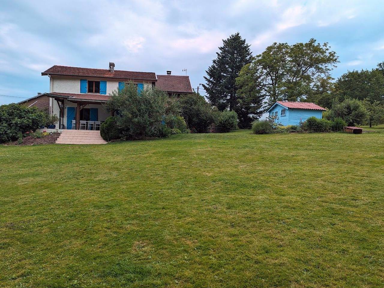 Maison spacieuse avec spa, ping-pong et baby-foot, idéale pour détente en famille in La Chapelle-aux-Bois, Région d'Épinal