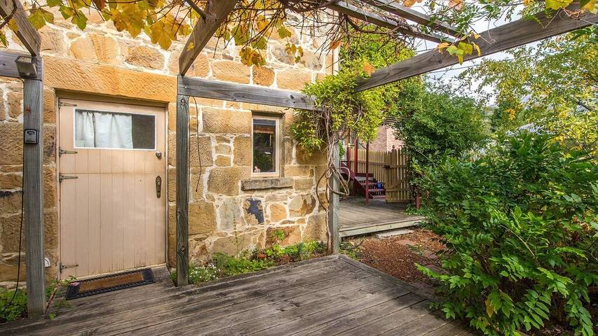 Gîte pour 2 personnes, avec jardin et terrasse à Hobart