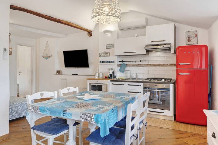Appartamento intero, Appartamento 'Bedliving Nel Blu' con Vista Mare, Wi-Fi e Aria Condizionata in Ponente (Genova), Genoa