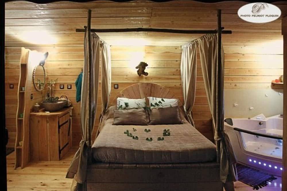 Cabane Celeste  avec spa intérieur privatif + piscine en saison in Brassac, Quercy