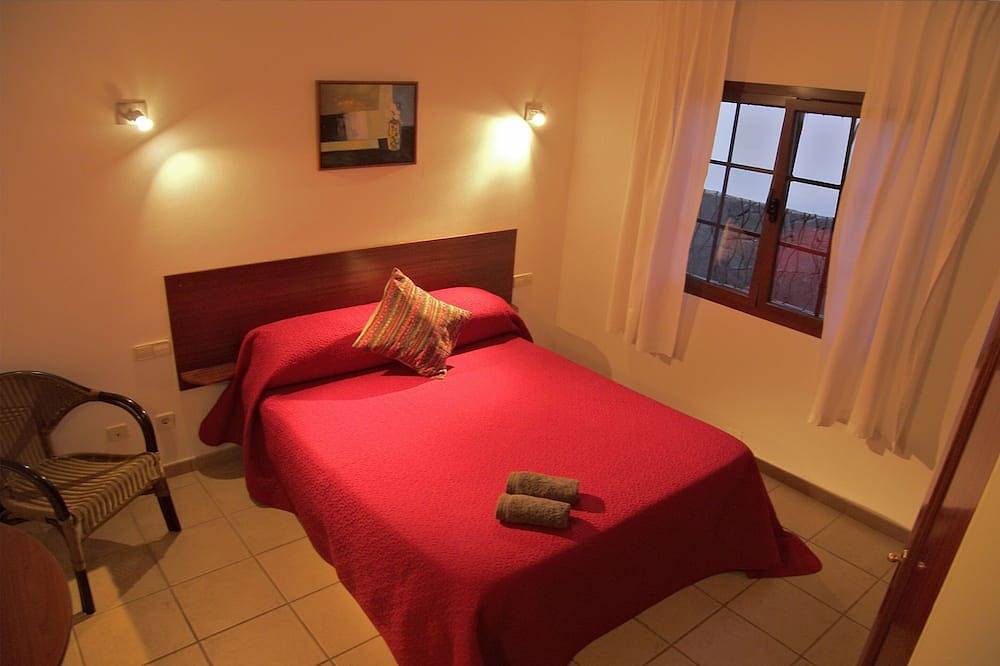 Villa con piscina privada en terrenos amurallados propios in Playa Blanca, Yaiza