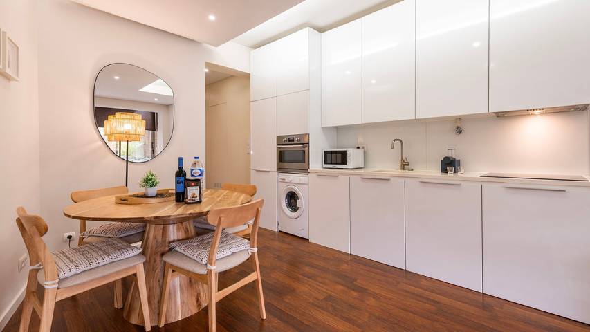 Ganze Wohnung, Ferienwohnung für 4 Personen mit Terrasse in Arroios, Costa de Lisboa