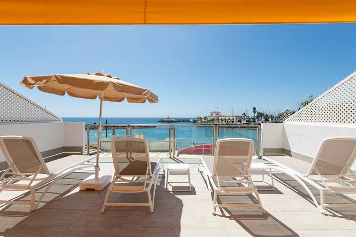 Blue Sea I - 1st line beach with private terrace in Puerto de Mogan, Gran Canaria Süd