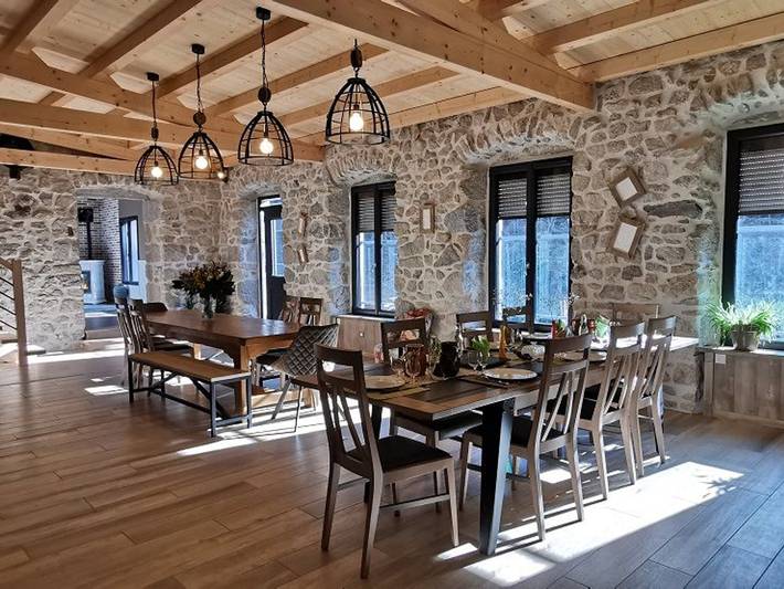 Gran casa renovada, billar, futbolín, vista al río, terraza, diversas actividades in Le Chambon-sur-Lignon, Mézenc