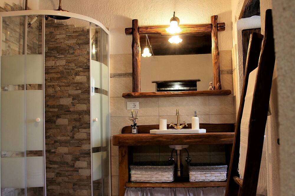 A dip into the past?Relaxation in nature? Ancient atmospheres--it's the place to be! in Prato Sopralacroce, Borzonasca