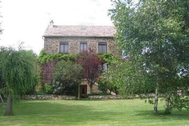 Gîte pour 9 personnes, avec jardin, animaux acceptés à Rullac-Saint-Cirq