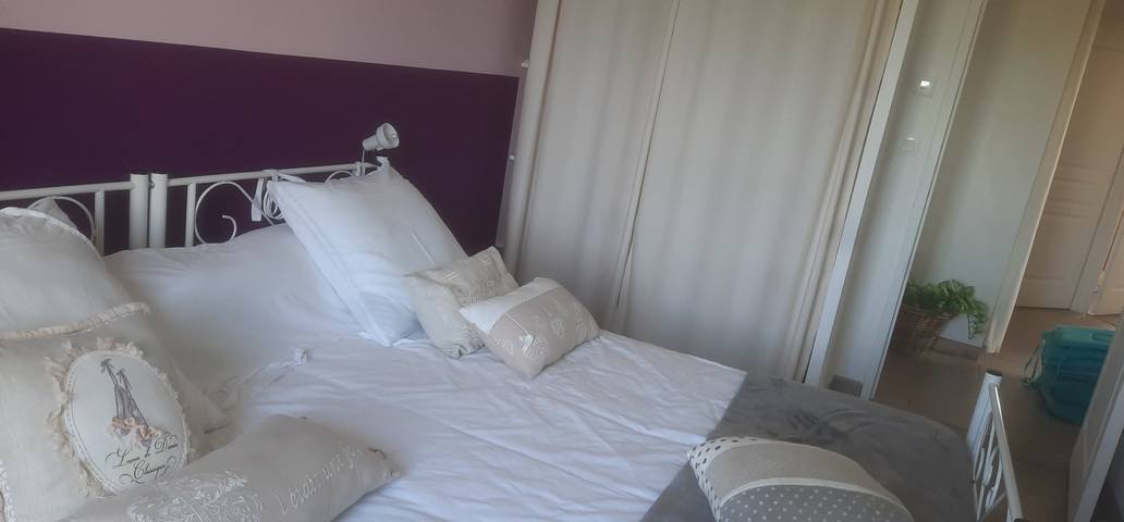 Gîte pour 8 personnes, avec jardin ainsi que piscine et terrasse dans Indre - 4