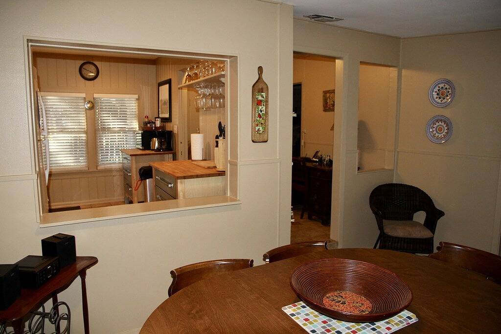 Charming Riverfront Cottage auf 25 Acres W / Tief Swimming Hole in Wimberley, Hays County