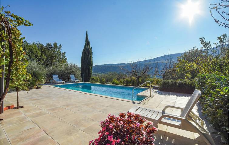 Feriehus for 9 personer med terrasse in Naklice, Split-Dalmatien