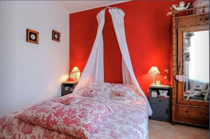 Beautiful house, carefully decorated by an antiques dealer, very quiet. in Aix-en-Provence, Mediterranean Coast (France)