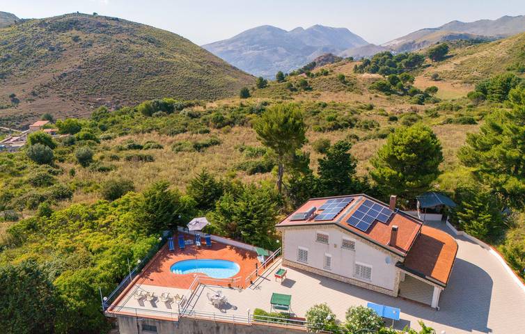Casa vacanza per 10 persone, con terrazza e piscina, con animali domestici in Monreale