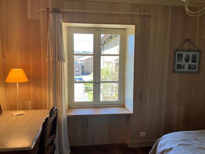 Location de vacances pour 2 personnes, avec jardin ainsi que terrasse et vue, animaux acceptés à La Chapelle-Montbrandeix - 4