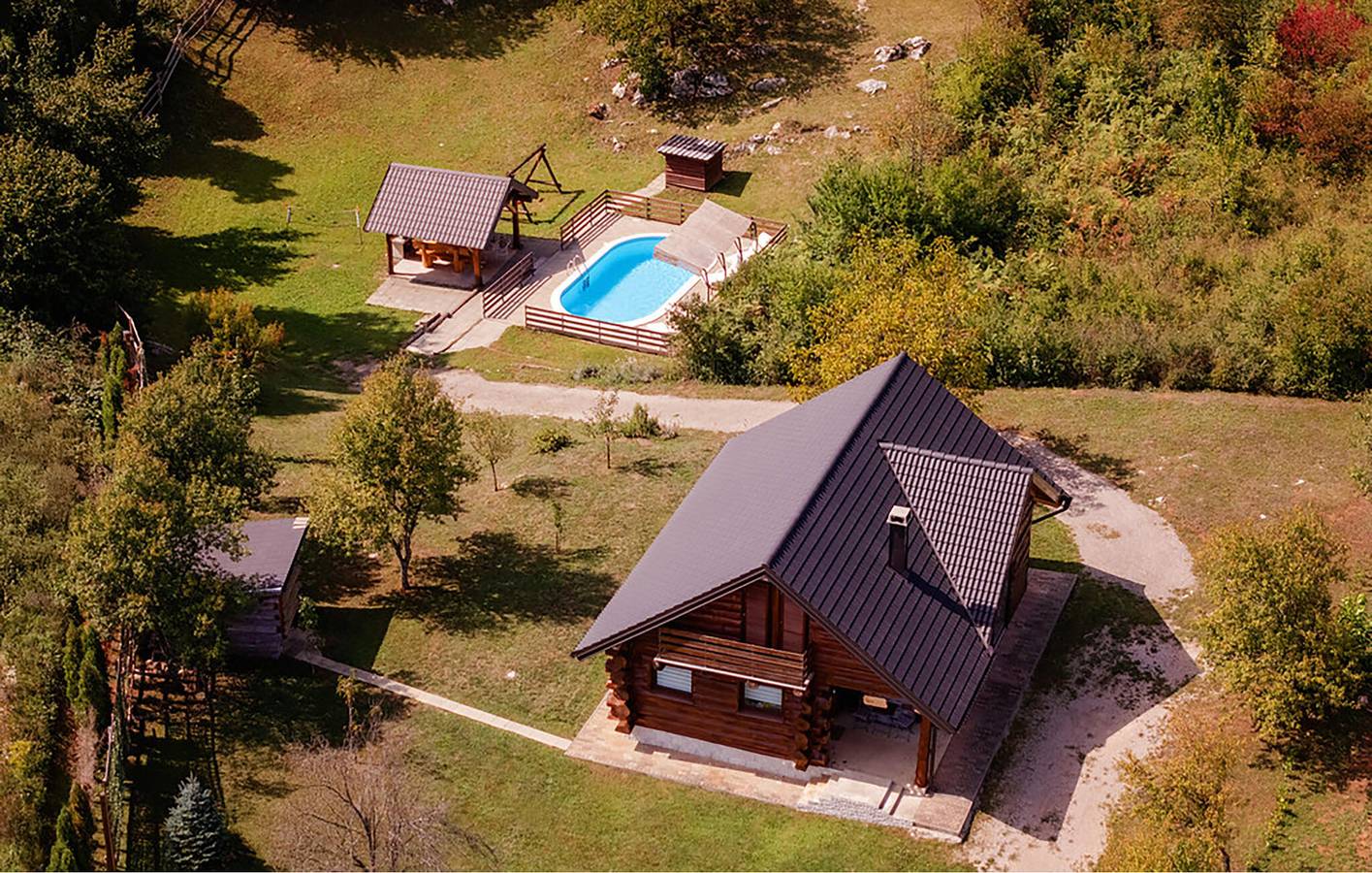 Reizende Unterkunft, 1 km von Slunj entfernt: Apartment am Pool mit WLAN und Klimaanlage in Slunj, Karlovac und Umgebung