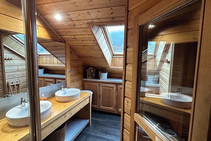 Chalet pour 9 personnes, avec balcon ainsi que sauna et jardin, animaux acceptés à Rochesson - 3