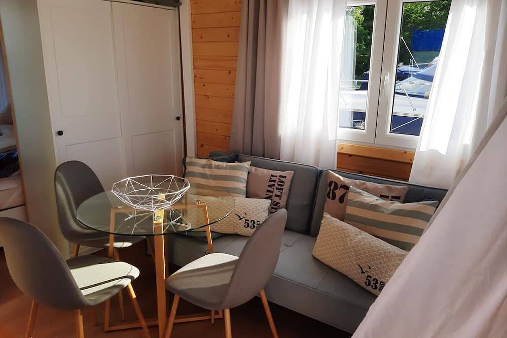 Hausboot - Urlaub .... wo der Frosch ins Wasser springt. in Röbel, Müritz