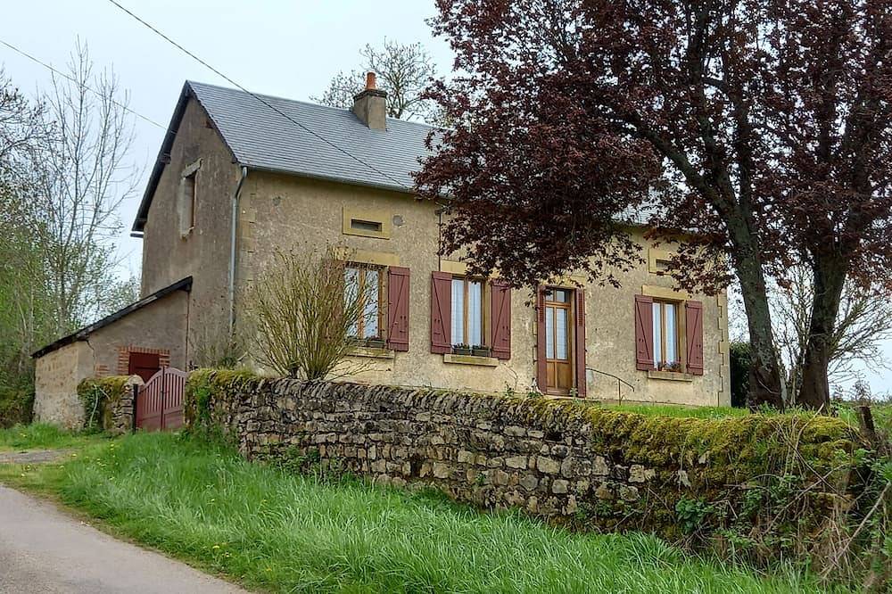 Gite Rural Entièrement Rénové, Près du Canal du Nivernais Avec Très Belle vue in Saint-Gratien-Savigny, Nièvre