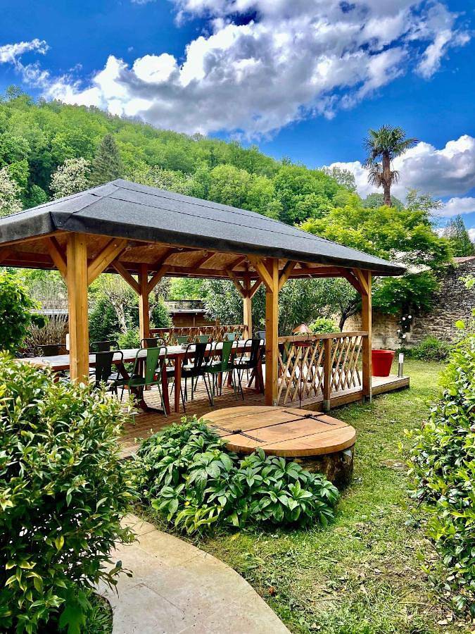 Location de vacances pour 14 personnes, avec jardin et piscine ainsi que jacuzzi et terrasse à Mauzac-et-Grand-Castang - 3