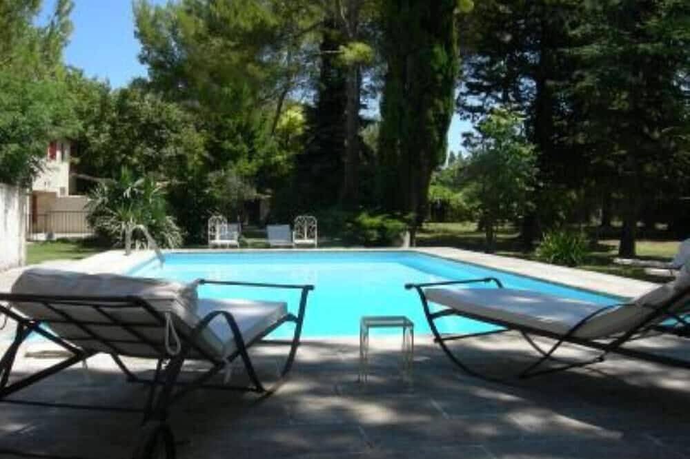 La Petite Chapelle .Gite avec Piscine en Provence. in Velleron, Vaucluse