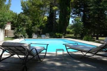 Gîte pour 4 personnes, avec jardin et terrasse, animaux acceptés à Velleron