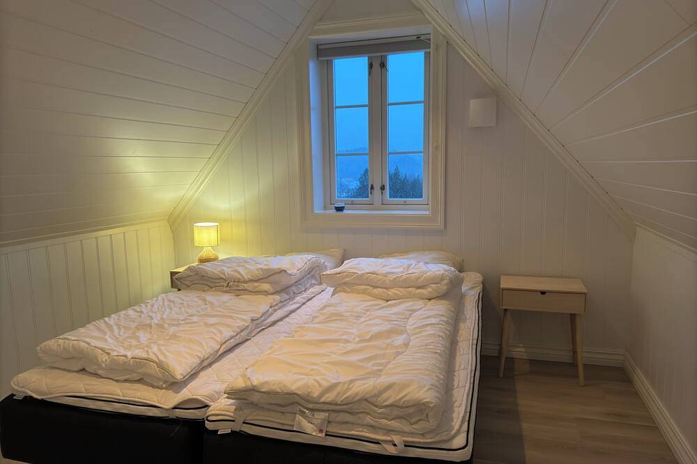 Cozy, family-friendly house - 15 minutes' drive from Leirvik – hot tub in Stord