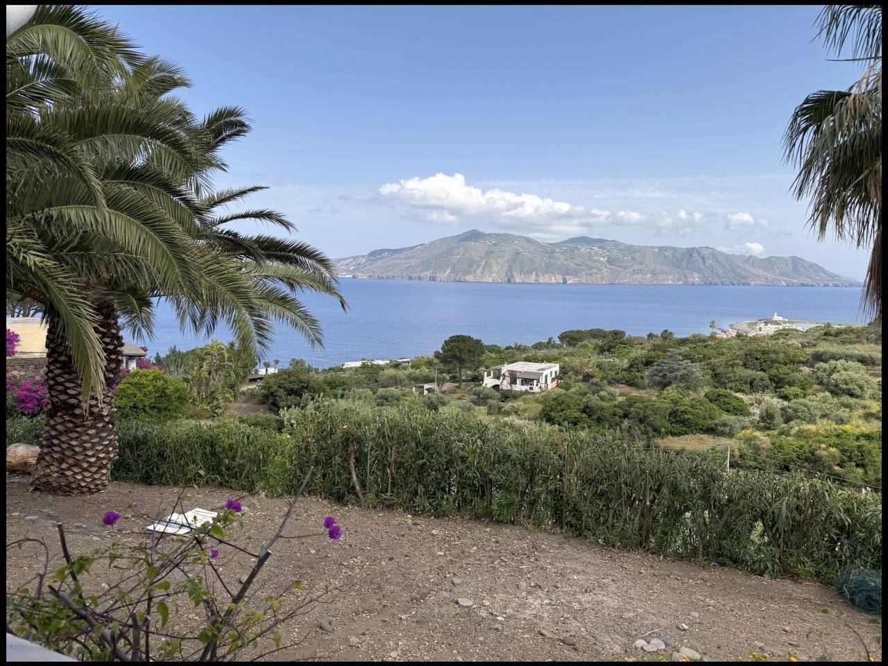 Villa in Panoramasprache, nur wenige Minuten vom Meer entfernt in Santa Marina Salina, Salina