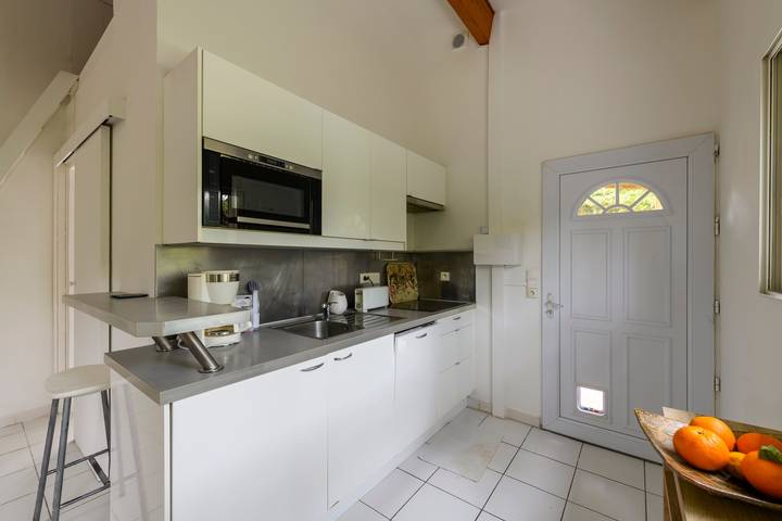 Gîte pour 2 personnes, avec piscine ainsi que jardin et terrasse à Nîmes - 4