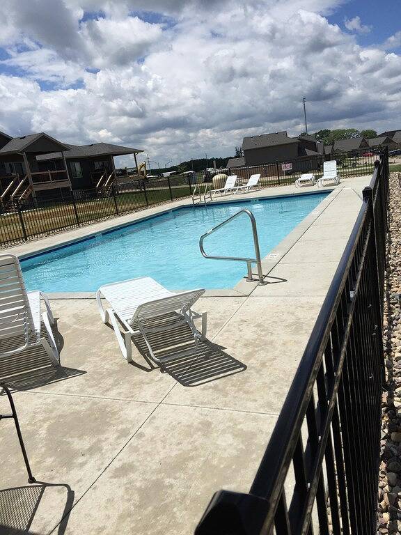 Nagelneue Okoboji Ferienhütte mit großem Pool im Hinterhof !!! Brücken Bucht !! in Dickinson County