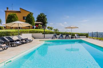 Cottage pour 10 personnes, avec jardin ainsi que piscine et terrasse à Corinaldo