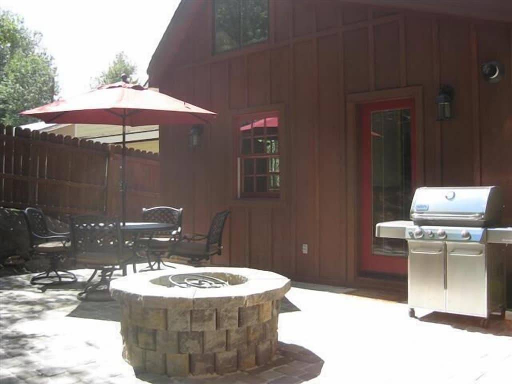 Luxuriöses historisches Truckee River Cabin Hideaway in Truckee, Nevada County