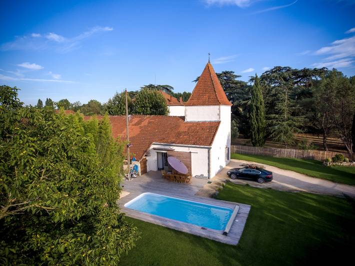 Gîte pour 8 personnes, avec terrasse ainsi que piscine et jardin, animaux acceptés à Fongrave