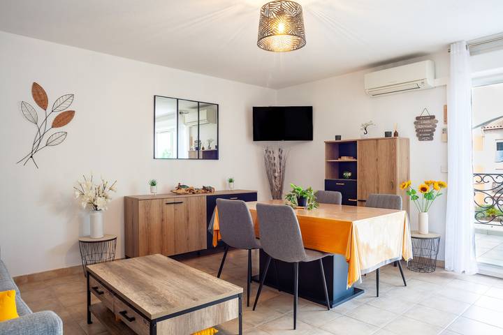 Appartamento intero, Appartamento 'T2 completamente ristrutturato' con terrazza privata, balcone e aria condizionata in Saint-Cyr-sur-Mer, Costa mediterranea (Francia)